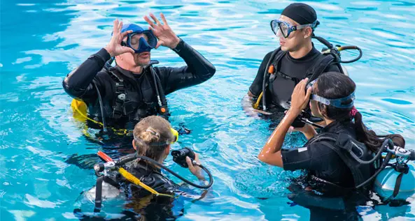 Scuba Review bei Aquarius Diving Club