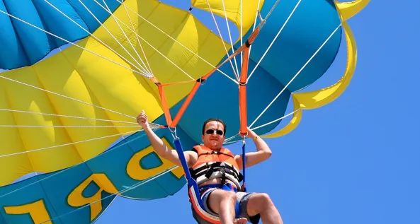 Parasailing Sahl Hasheesh Coral Beach Resort